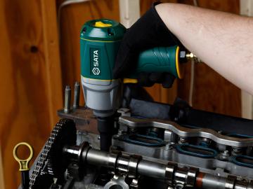 2" Drive Air Impact Wrench SATA In Use